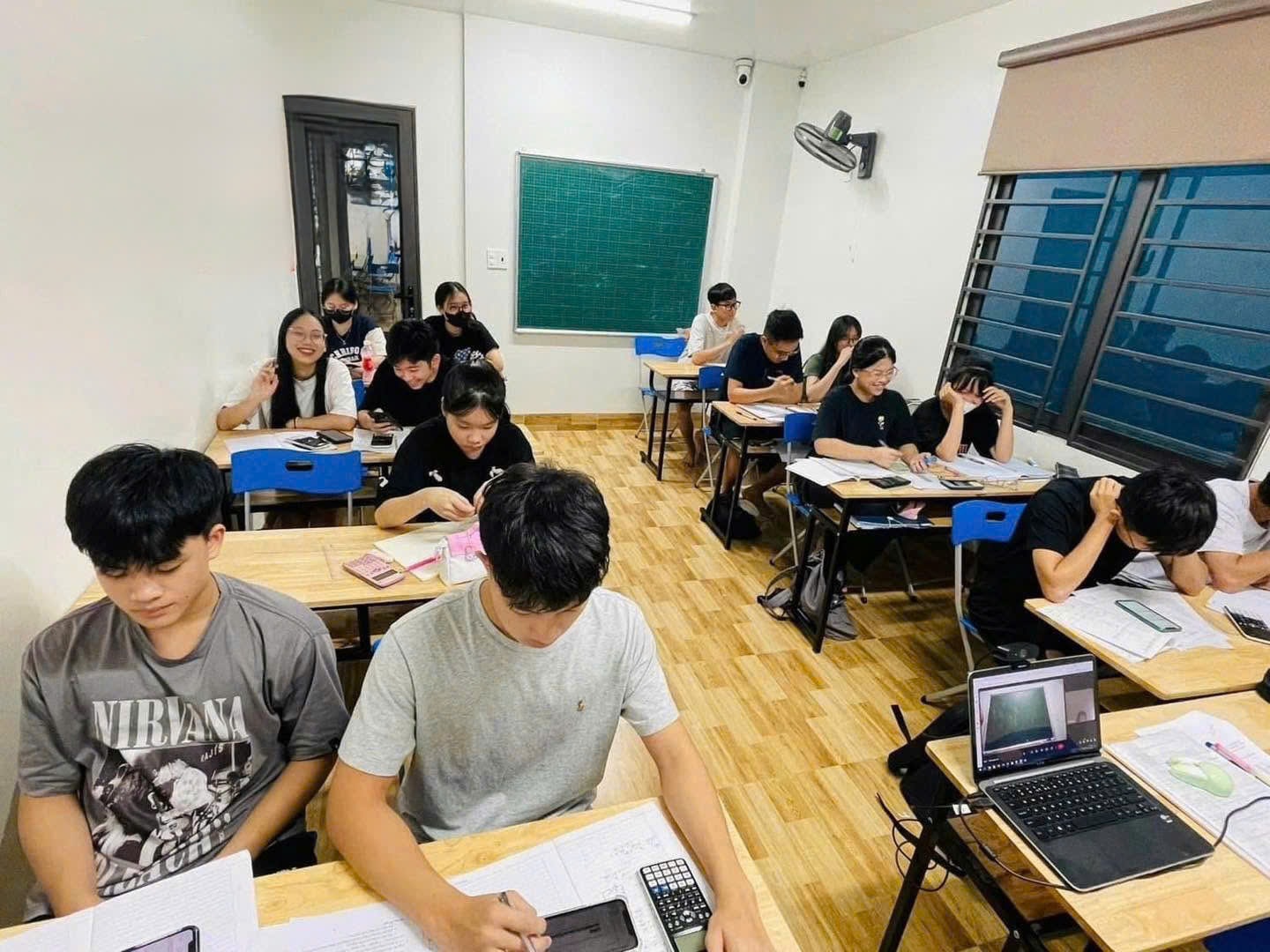 Buổi học Toán vào 10 tại lớp thầy Trần Khánh